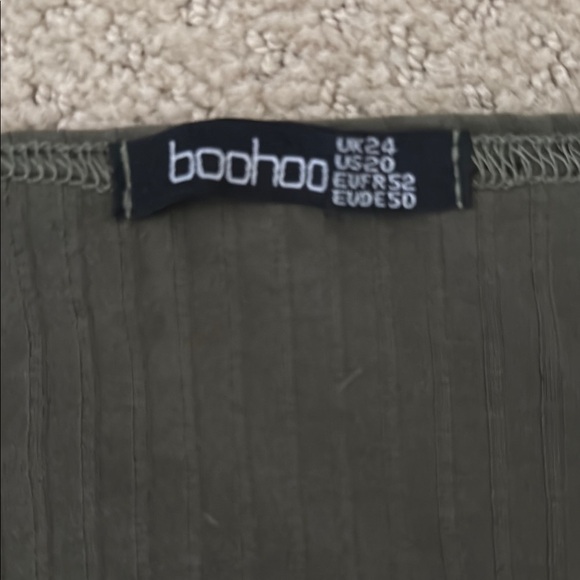 💚Boohoo Women's Khaki Green Ribbed Top - Picture 3 of 3